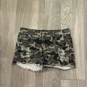 Contraband Girls Camouflage Jean Shorts Size: 16